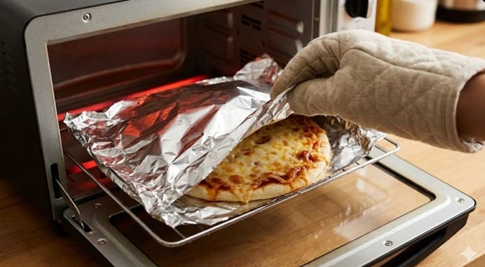 ピザがアルミホイルにくっつく原因とトースターでアルミホイルにくっつかないようにする方法は?